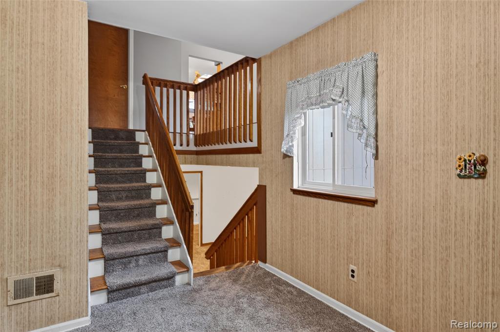8360 Arlis Street, Commerce Twp, MI 48382 — Photo 19