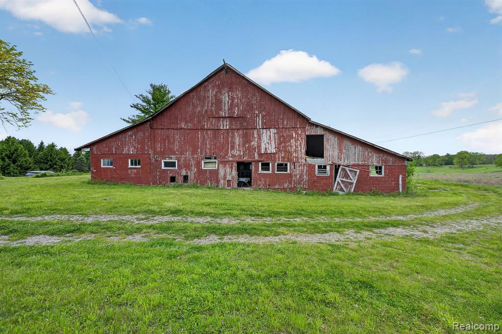 8103 Baldwin Road, Goodrich Vlg, MI — Photo 12