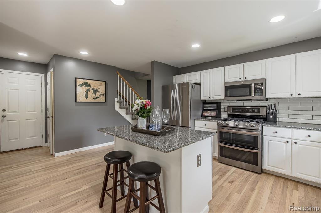 880 Frank Road, Lake Orion, MI 48362 — Photo 16
