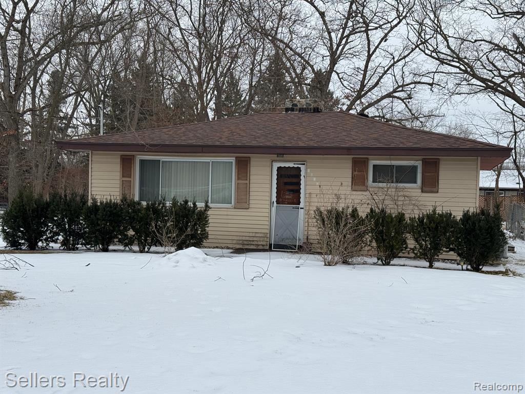 6220 WERTZ, Davisburg, MI 48350 — front exterior