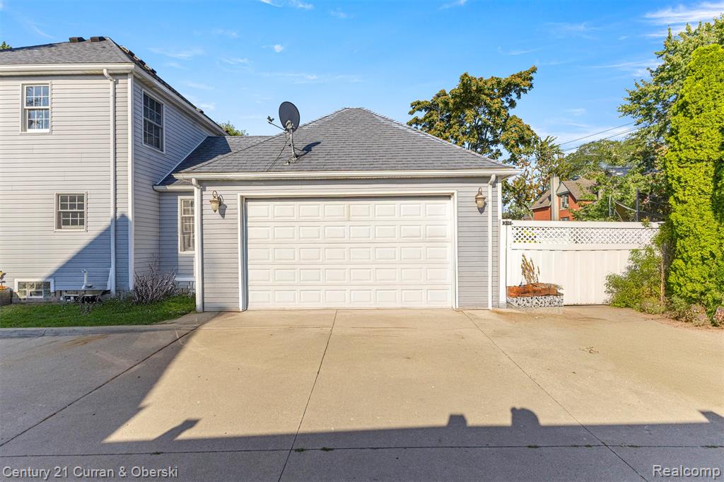 250 Chestnut Street, Wyandotte, MI 48192 — Photo 18