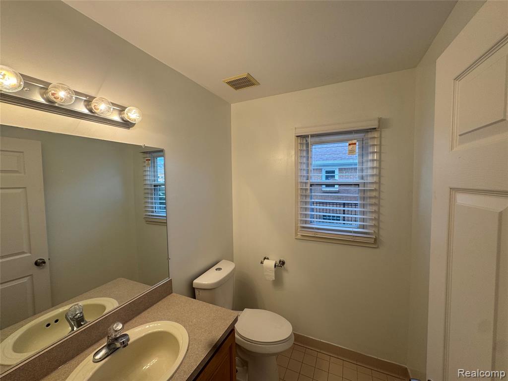 51336 Pinewood Drive, Macomb, MI 48042 — Photo 10