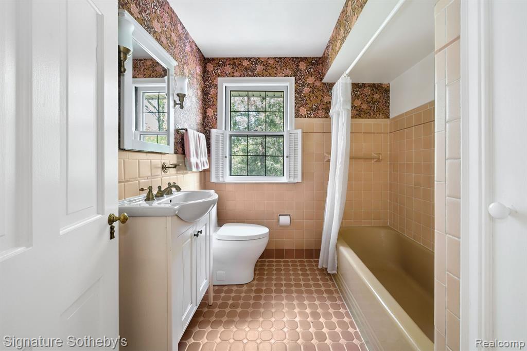 27721 SANTA BARBARA Drive, Lathrup Village, MI 48076 — Photo 17