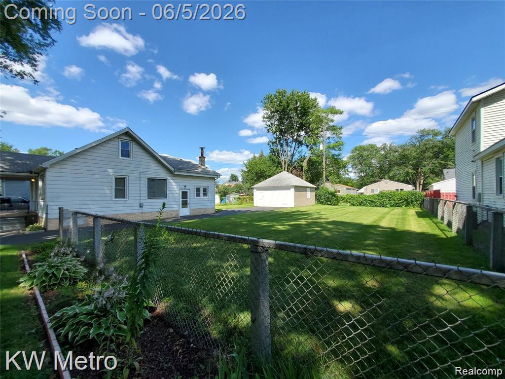 27096 Hampden Street, Madison Heights, MI 48071 — Photo 8