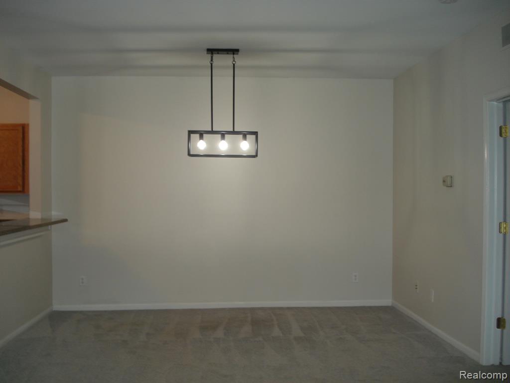 1924 FLAGSTONE Circle, Rochester, MI 48307 — Photo 8