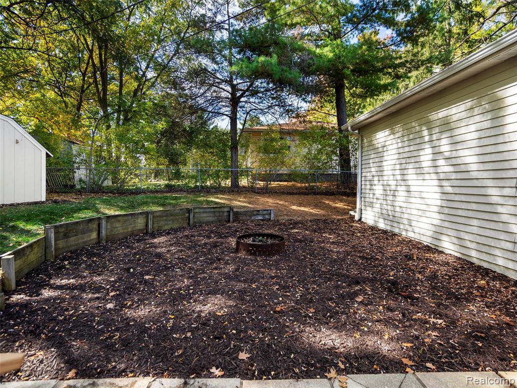 970 Golfview Drive, Lake Orion, MI 48362 — Photo 34