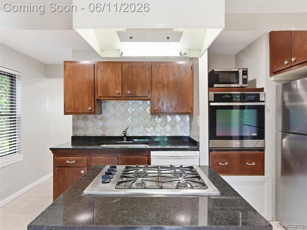 404 La Plaza Court, Royal Oak, MI 48073 — Photo 8