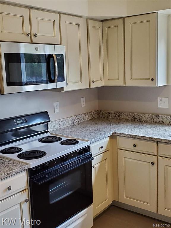 553 N OLD WOODWARD Avenue, Birmingham, MI 48009 — Photo 11