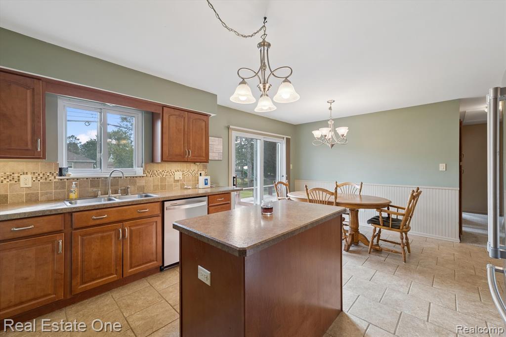 2436 Woodlawn Street, Wolverine Lake, MI 48390 — Photo 14