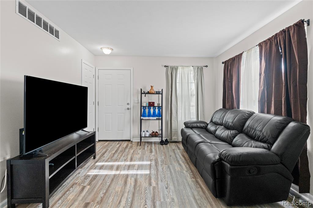470 E Wood Street, Flint, MI 48503 — Photo 8