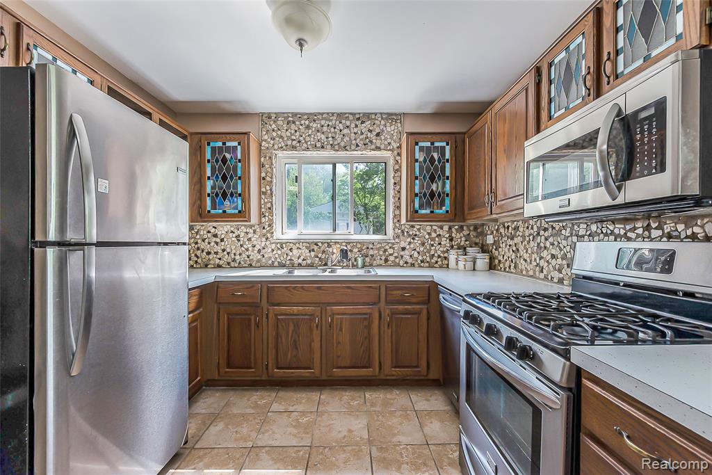 1107 Odessa Drive, Holly, MI 48442 — Photo 12