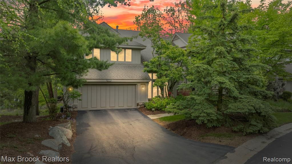4933 Woodcliff Hill Road N, West Bloomfield, MI 48323 — Photo 3