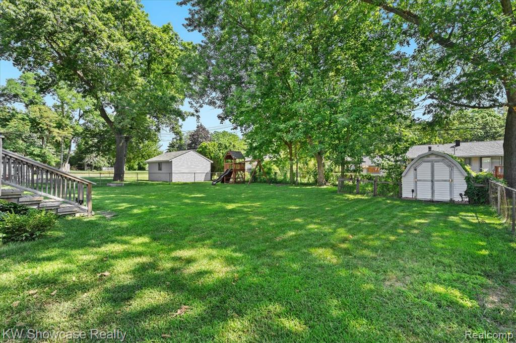 2370 Roselawn Street, Wolverine Lake, MI 48390 — Photo 21