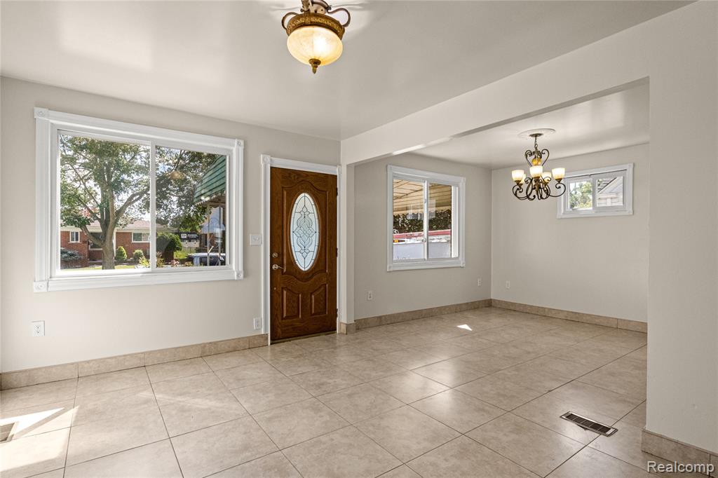 5061 Curtis Street, Dearborn, MI 48126 — Photo 6