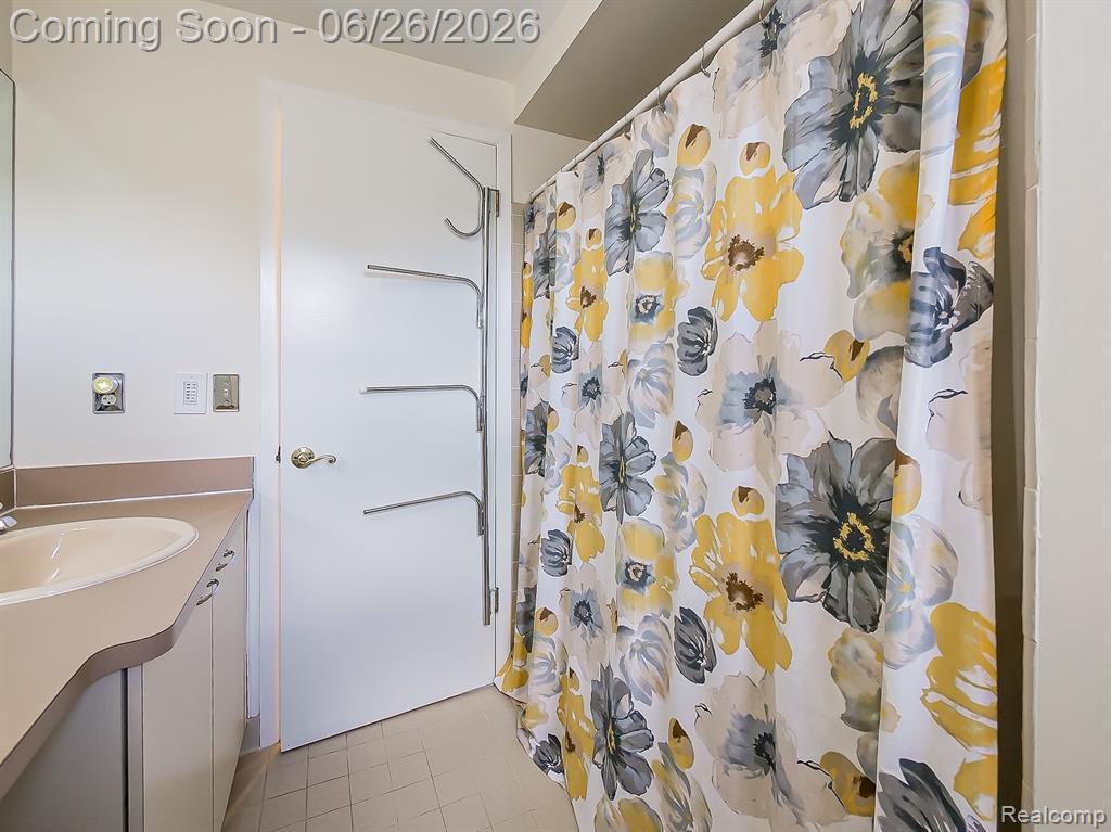 29523 Shenandoah Drive, Farmington, MI 48331 — Photo 16