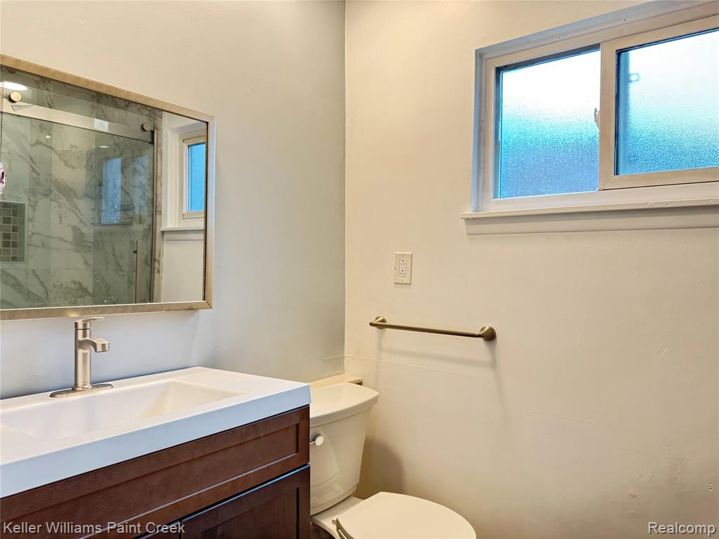 6768 Buckland Avenue, West Bloomfield, MI 48324 — Photo 19