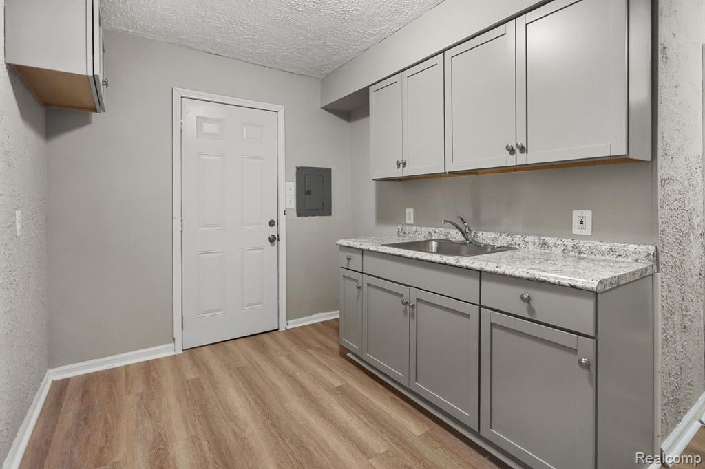 8499 MEADOW Avenue, Warren, MI 48089 — Photo 5