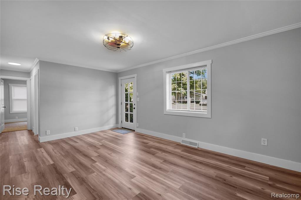 319 N Genesee Street, Montrose, MI 48457 — Photo 3