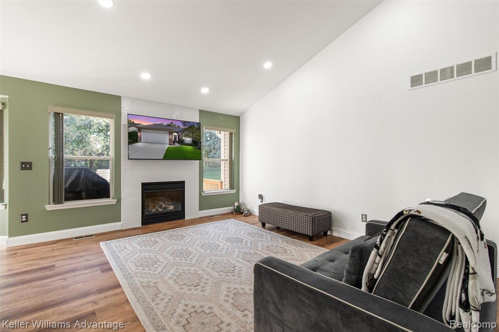 651 Woodhaven Drive, 57, Commerce Twp, MI 48390 — Photo 5