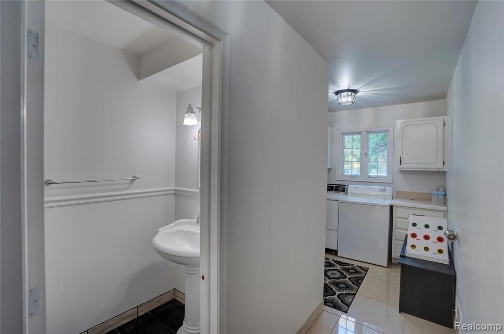 429 BELLA VISTA Drive, Grand Blanc, MI 48439 — Photo 35