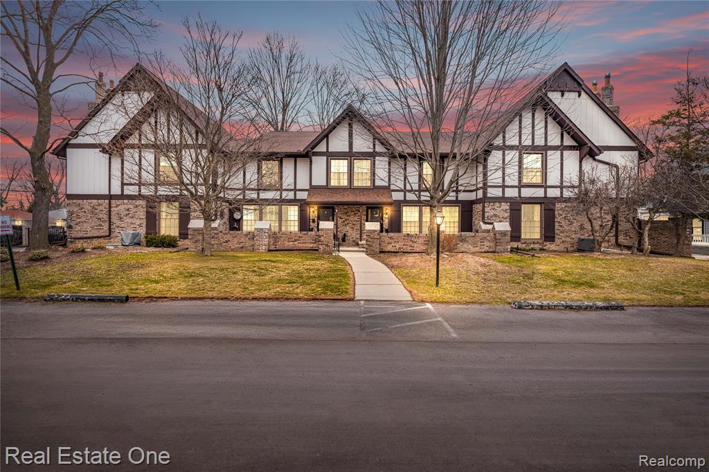 21901 Shore Pointe Lane, 39, Saint Clair Shores, MI 48080