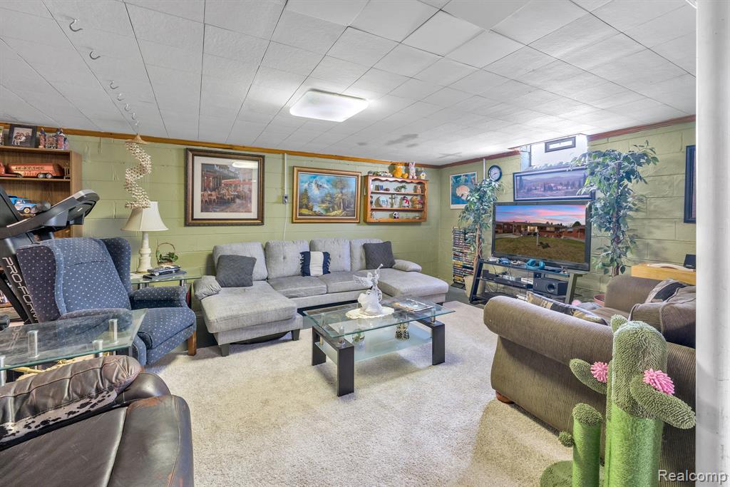 8701 Glengary Street, Dearborn Heights, MI 48127 — Photo 19