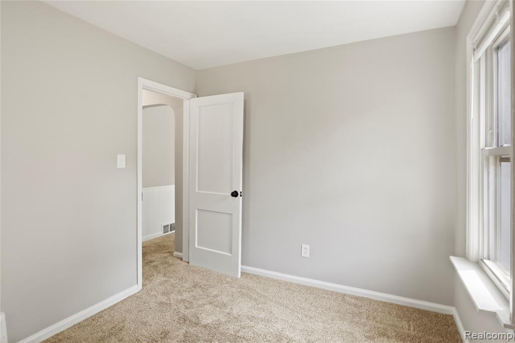 9591 Columbia, Redford, MI 48239 — Photo 22