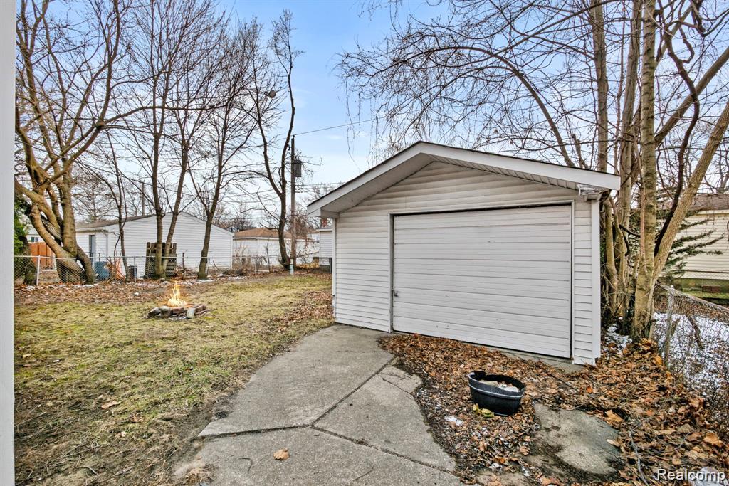 28419 Park Court, Madison Heights, MI 48071 — Photo 34