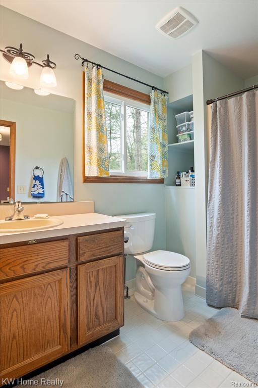 4143 EMERALD PINES Drive, Commerce Twp, MI 48390 — Photo 32