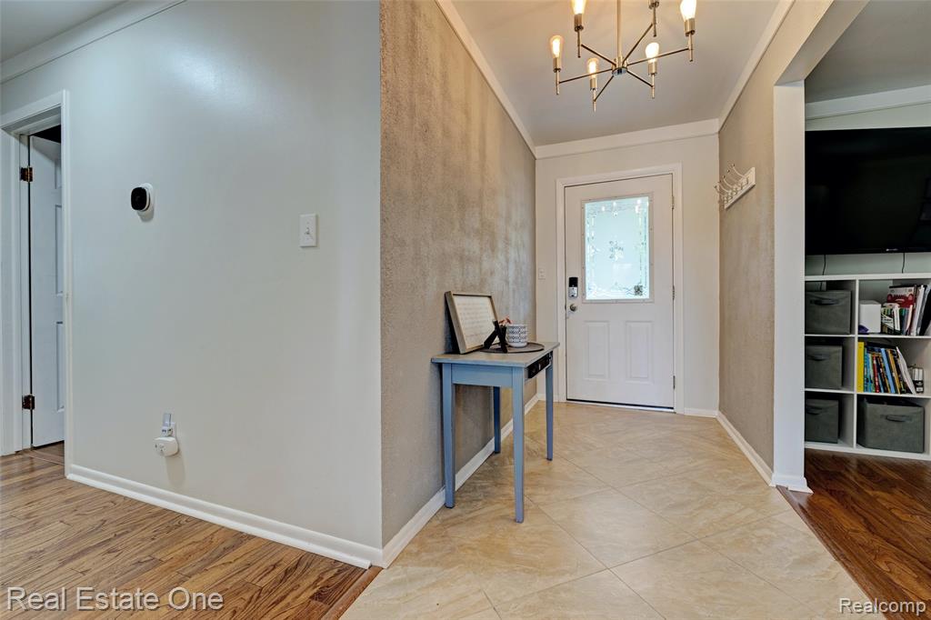 327 Coats Road, Lake Orion, MI 48362 — Photo 12