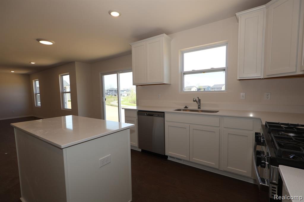 412 Hidden River W W, Holly, MI 48442 — Photo 5