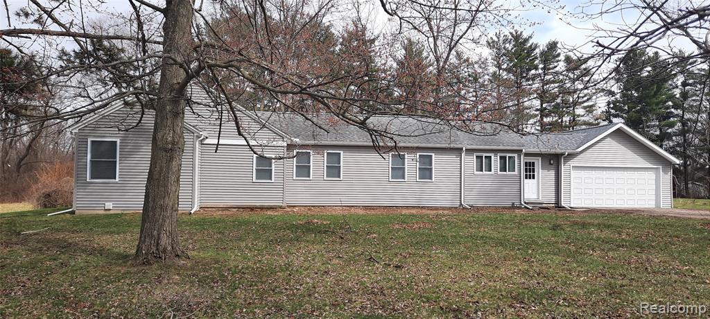 15087 N Holly Road, Holly, MI 48442