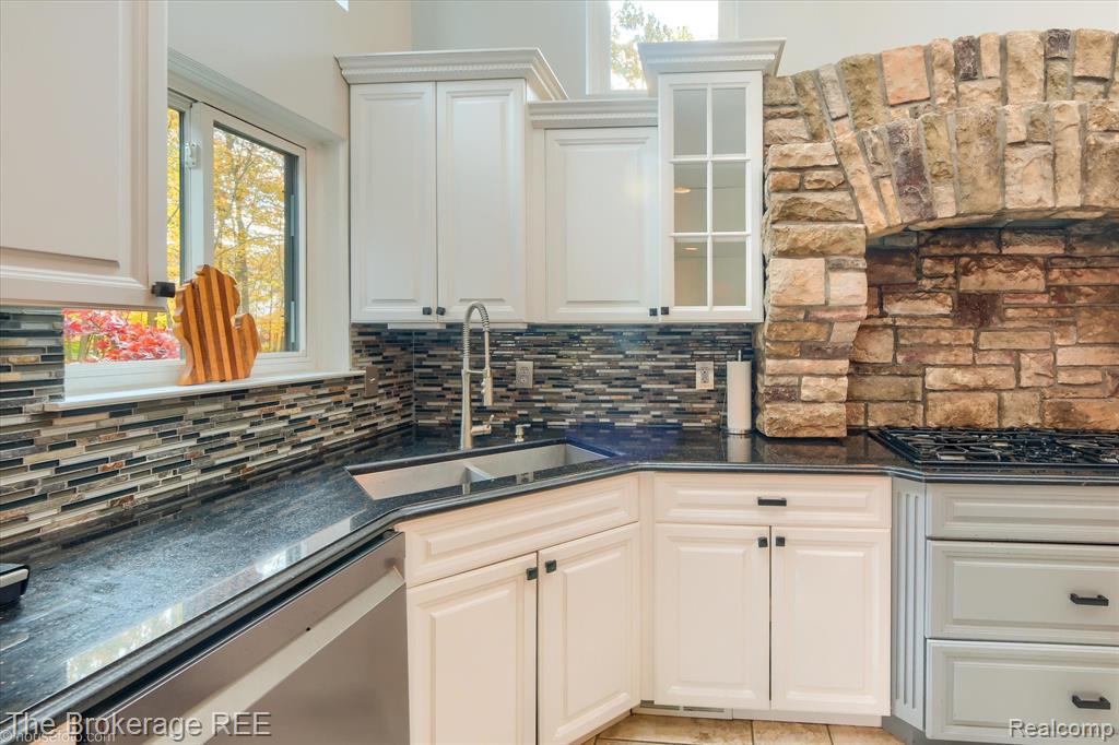 5239 Farmridge Lane, Grand Blanc, MI 48439 — Photo 26