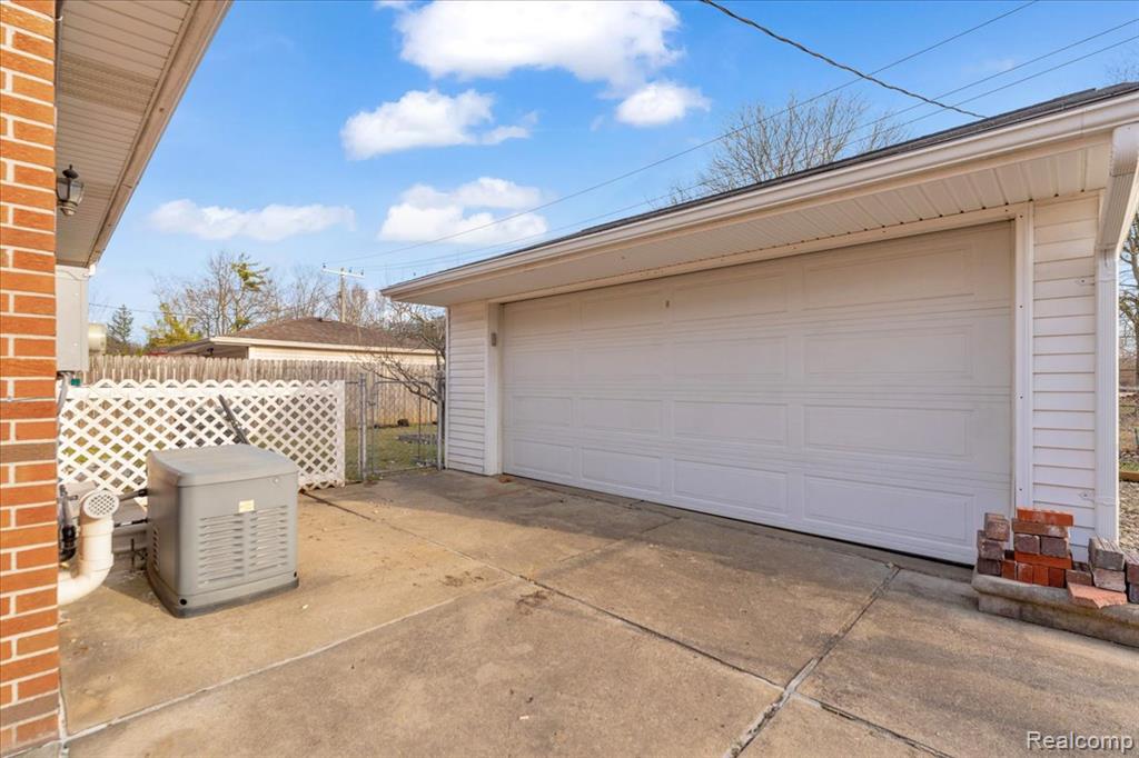 25615 Tireman Street, Dearborn Heights, MI 48127 — Photo 27