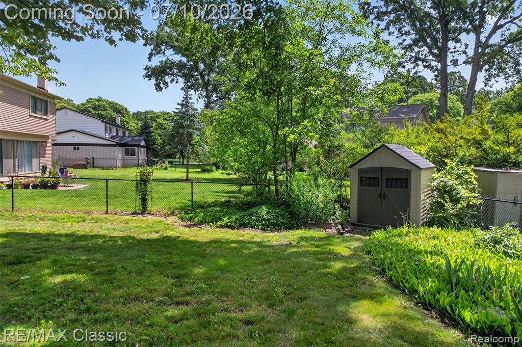 748 Randall Drive, Troy, MI 48085 — Photo 37