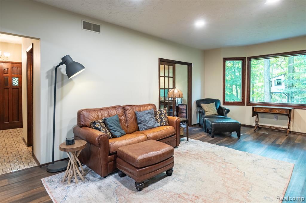 55535 WOODY Lane, South Lyon, MI 48178 — Photo 11