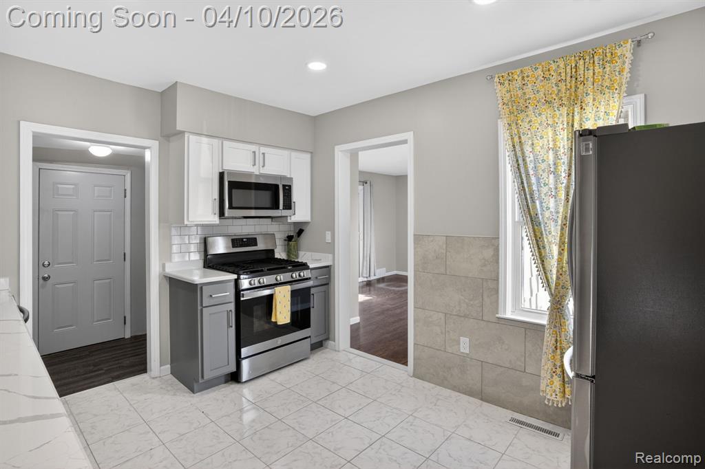 27352 Townley Street, Madison Heights, MI 48071 — Photo 11