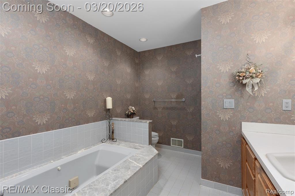 45105 Dunbarton Drive, Novi, MI — Photo 21