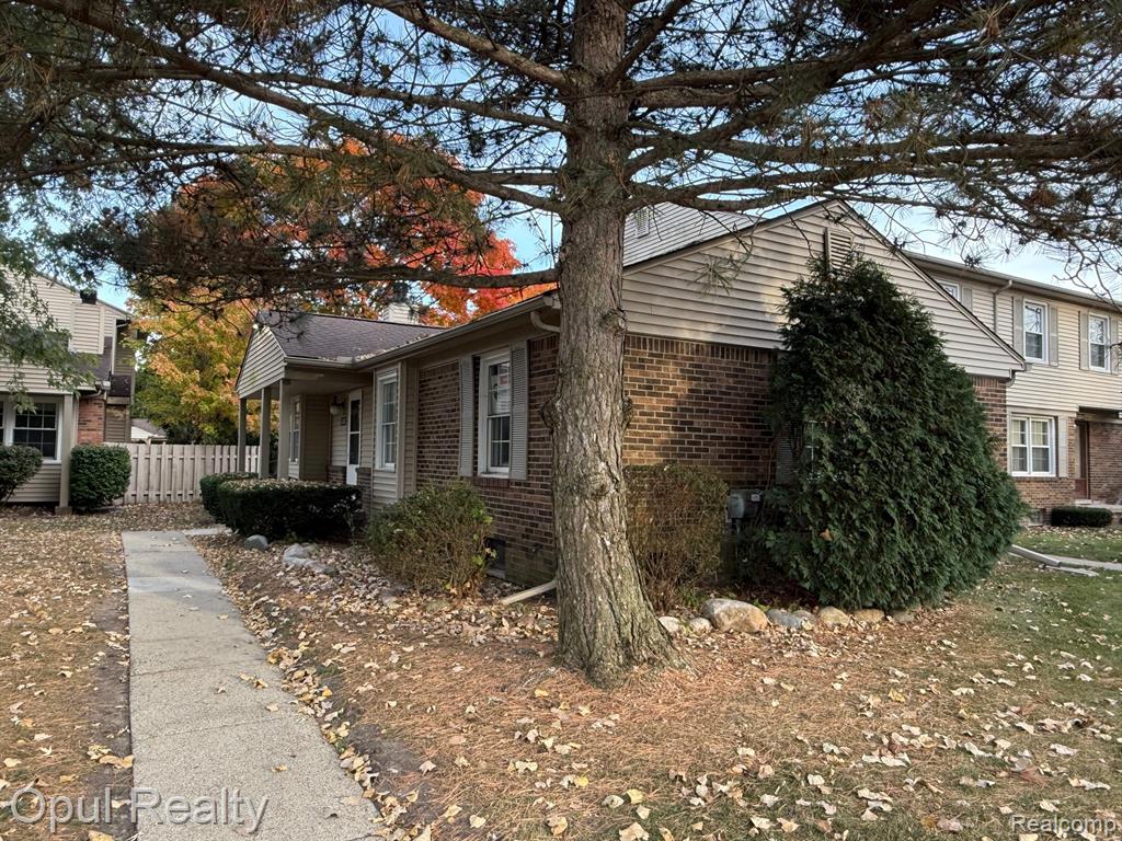 24252 Bashian Drive, Novi, MI — Photo 21