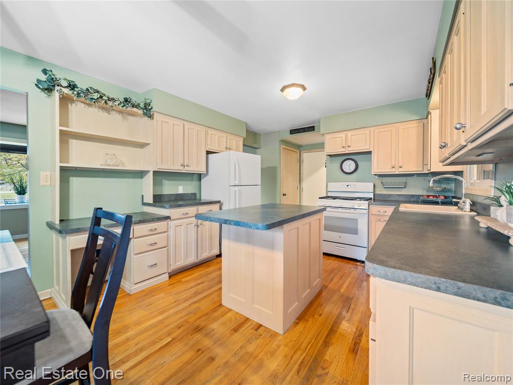 8789 Fieldcrest Drive, Brighton, MI 48116 — Photo 8