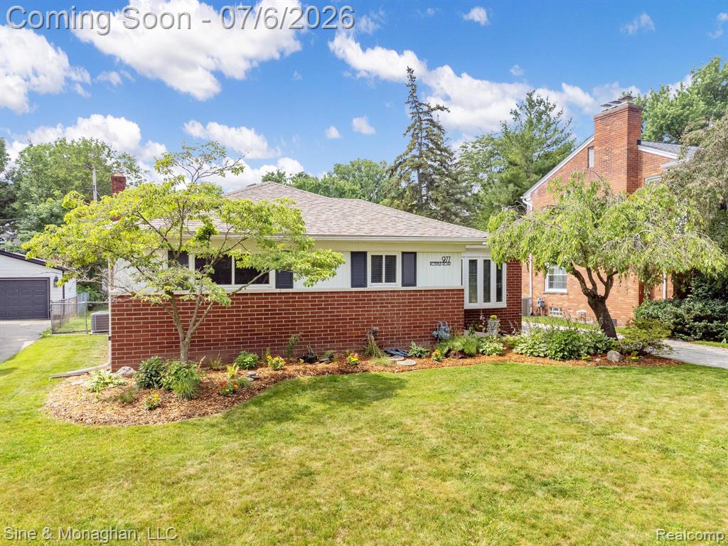 977 ROSLYN Road, Grosse Pointe Woods, MI 48236 — Photo 45