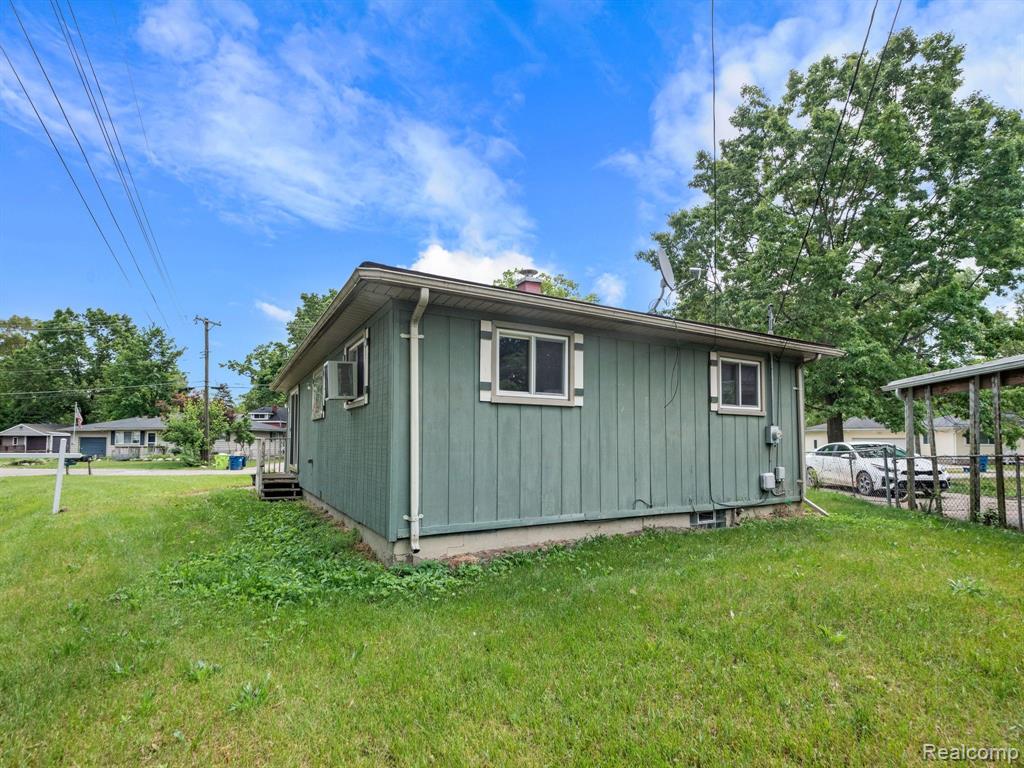 9303 BEECHCREST Street, White Lake, MI — Photo 23