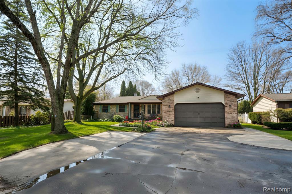 6076 E Carpenter Road, Flint, MI 48506 — Photo 2