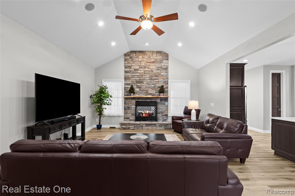 9032 Palmers Way Drive, Fenton, MI 48430 — Photo 7