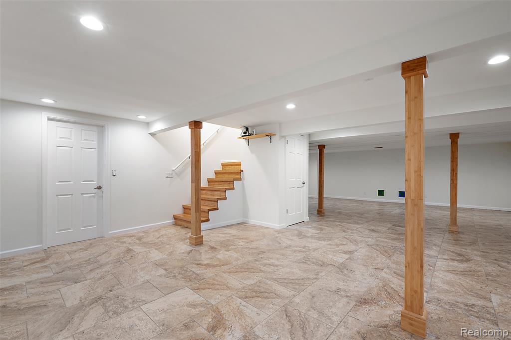 5353 W Bloomfield Lake Road, West Bloomfield, MI 48323 — Photo 48