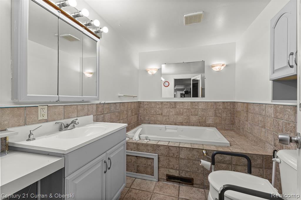 29055 Pennsylvania Road, Romulus, MI 48174 — Photo 3