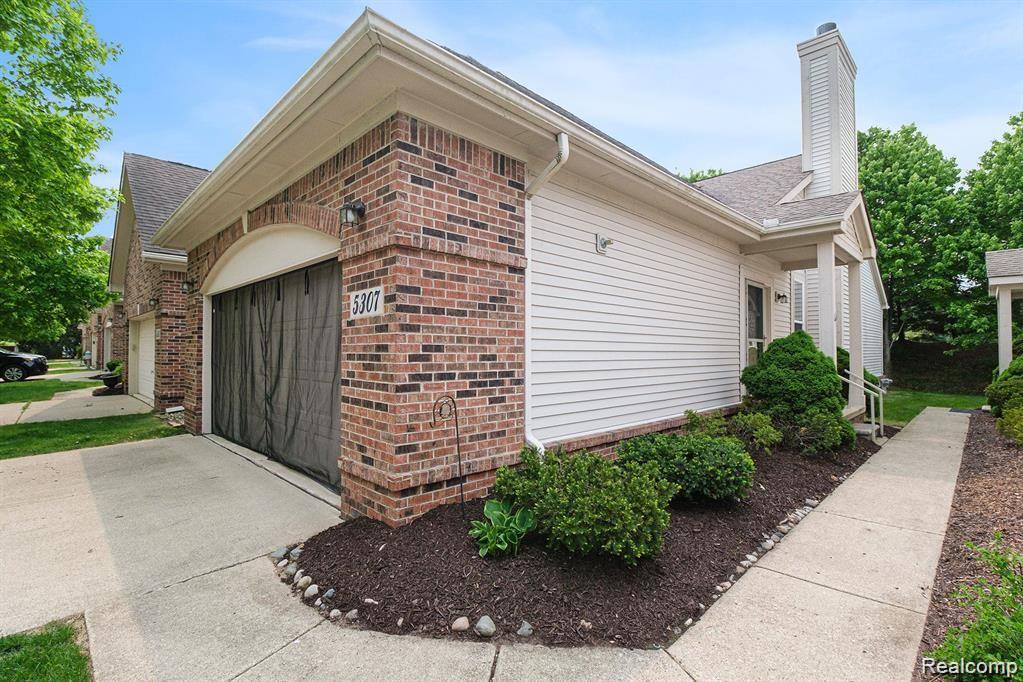 5307 S RIVER Drive, Commerce Twp, MI 48382 — Photo 2
