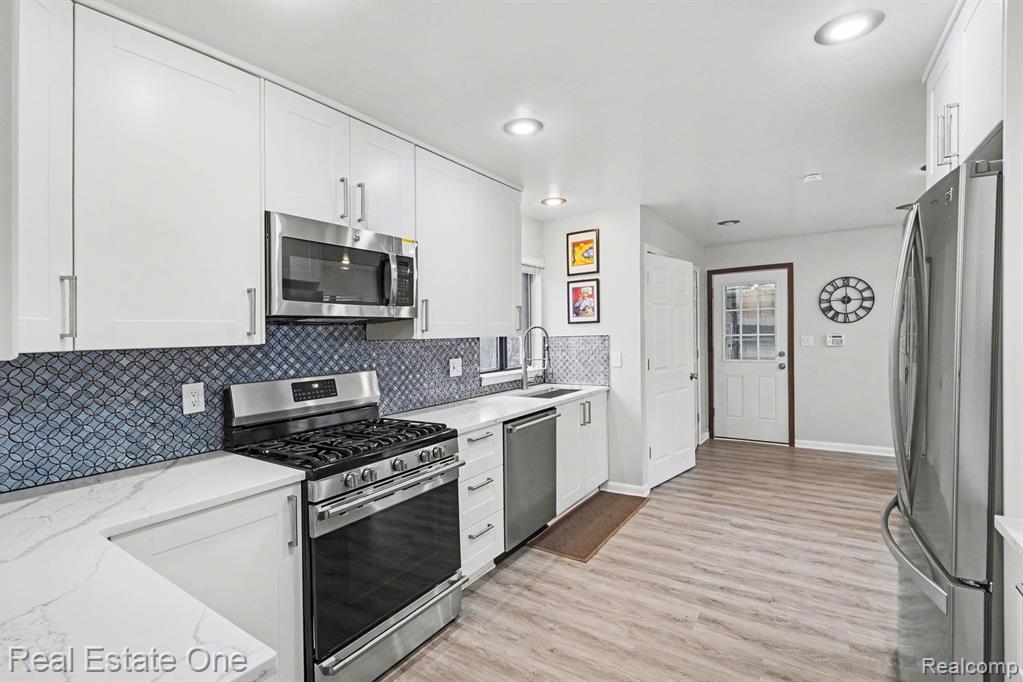 7329 Creek View Circle, West Bloomfield, MI — Photo 11