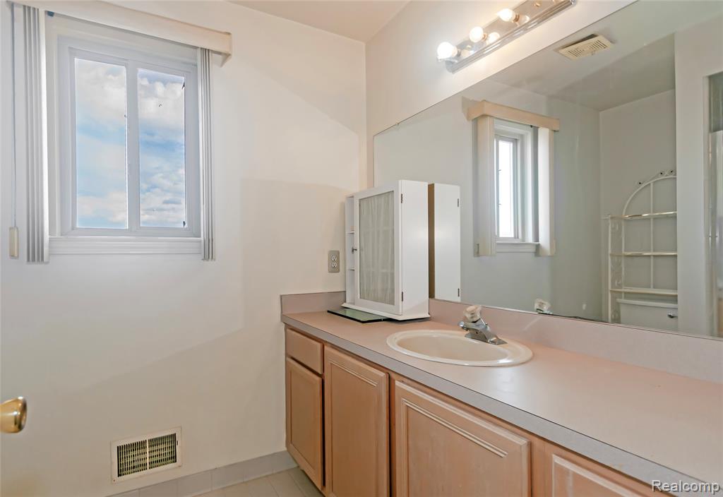 46158 Duke Drive, New Baltimore, MI — Photo 25