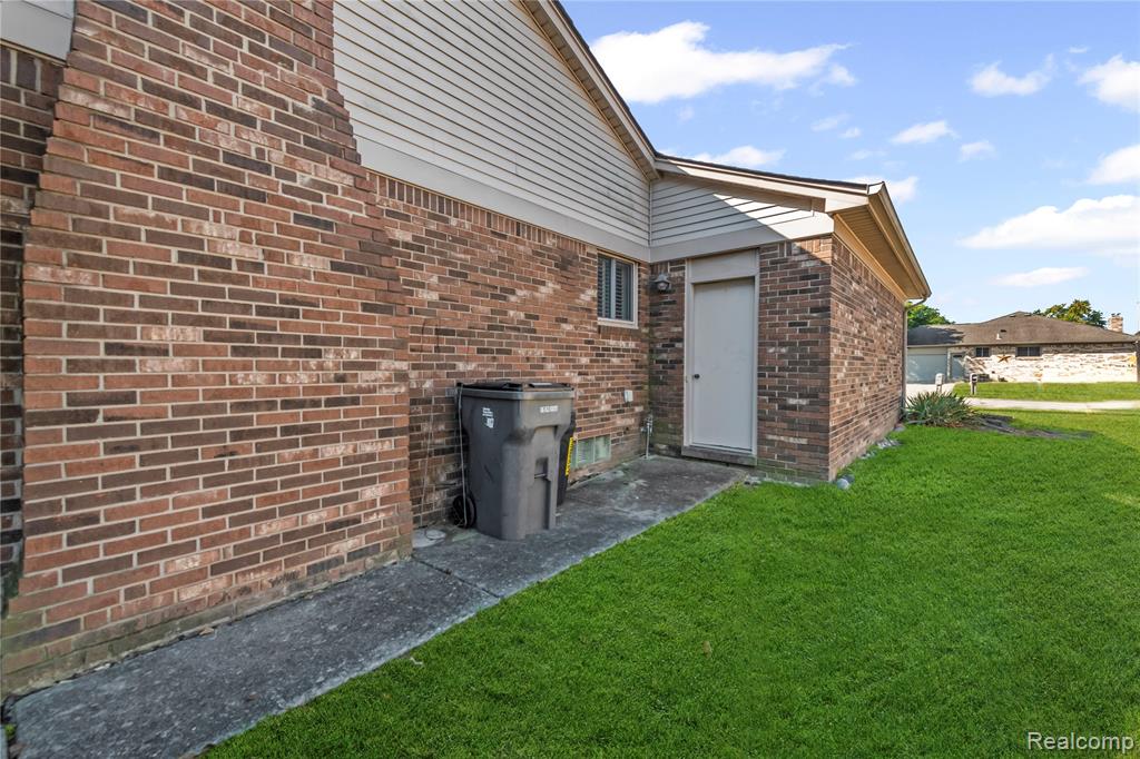 40538 Woodside Drive, Clinton Twp, MI 48038 — Photo 36